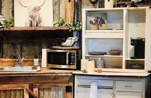 Belfast Otro | The Farmhouse Grain Bin at Goose Creek Farm in Cornersville TN