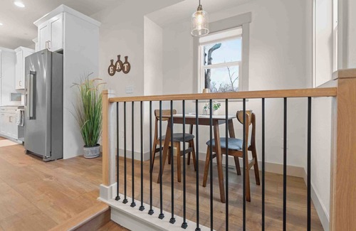 Loveland Otro | The Farmhouse in downtown Loveland/Hot Tub