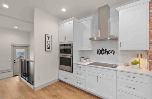 Loveland Otro | The Farmhouse in downtown Loveland/Hot Tub