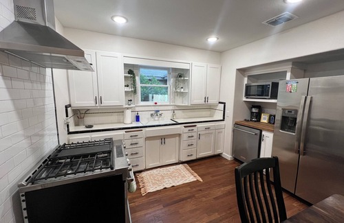New Braunfels Casa | The Faust Haus at the Guadalupe with a hot tub !