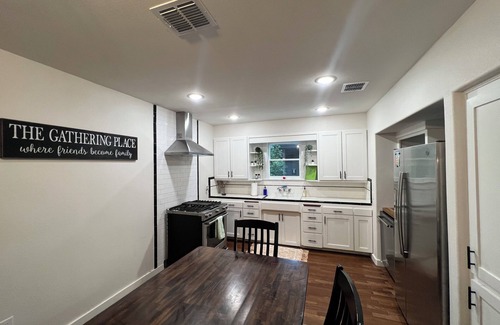 New Braunfels Casa | The Faust Haus at the Guadalupe with a hot tub !