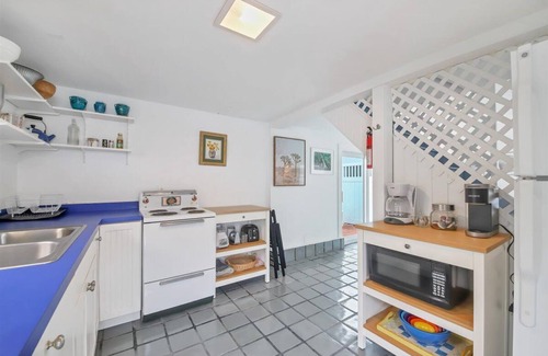 Boca Grande Casa | The Fish House - 2BR cozy cottage steps from the beach and historic downtown Boca Grande