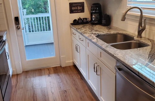 Mount Dora Cabaña | "THE FISHERMAN'S COTTAGE" # 1 DESTINATION Rental in Historic District~Mount Dora