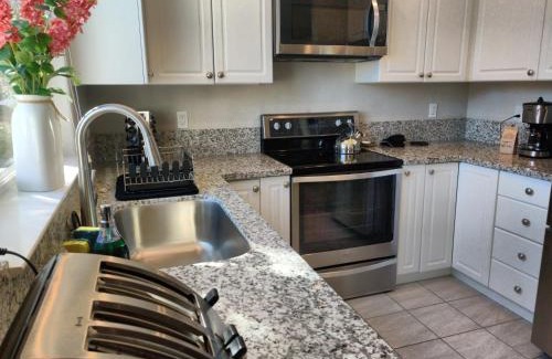 Petaluma Casa | The Flat at the Cork Oak