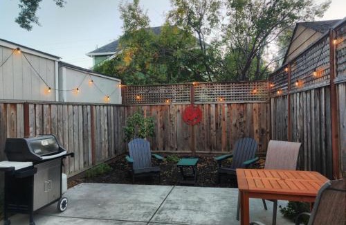 Petaluma Casa | The Flat at the Cork Oak