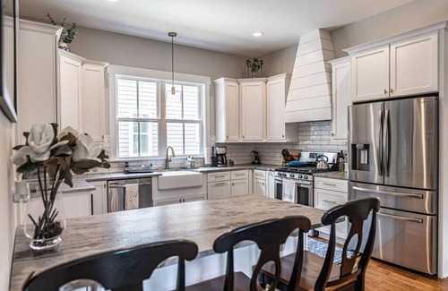 Southern Pines Casa | The Flat Coat Cottage: Downtown Southern Pines