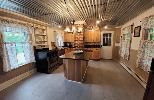 Orland Casa | The Flatlander Farm in Orland 1hr to Acadia NP BBQ Firepit and Foosball