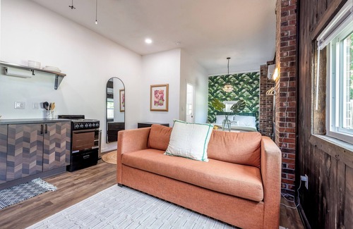Sanford Apartamento | The Florida Room - Eclectic Studio in Sanford, FL!