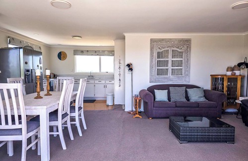 Pukehina Casa | The Flying Fox Bach