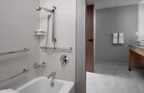 Lake Forest Hotel | The Forester Hotel