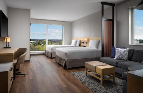 Lake Forest Hotel | The Forester Hotel