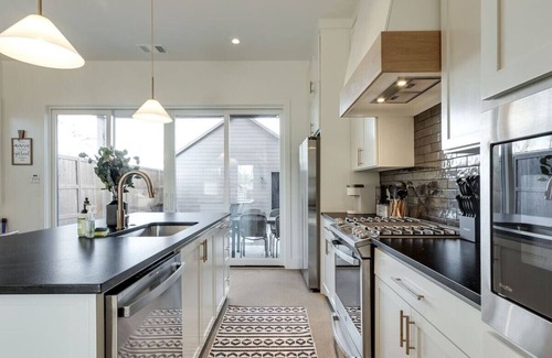 Central Oklahoma City Casa | The Fox at Wheeler | Garage & Courtyard