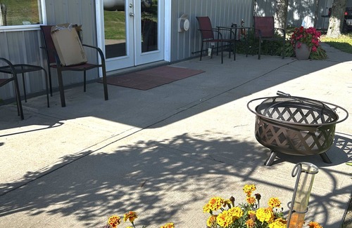 Hixton Casa | The Fox Den Guesthouse, enjoy beautiful WI countryside yet just 3 miles to I94!