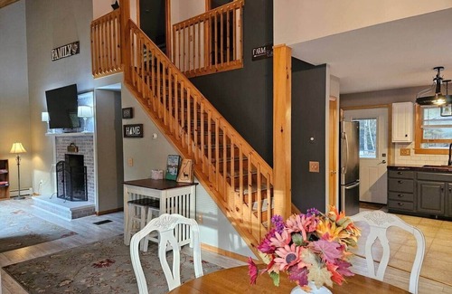 Bath Casa | The Fox Den w/Hot Tub, Pool & Lake