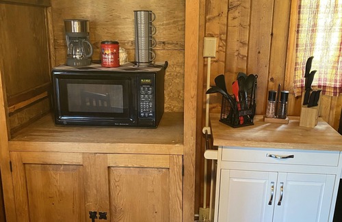 Creede Cabina | THE FRAN - WALK EVERYWHERE IN DOWNTOWN CREEDE! 1 bedroom, 1 bath (SLEEPS 2)