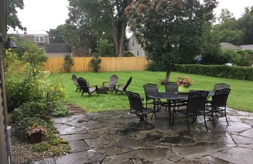 Lee Casa | El nido de Berkshire de la gallina pecosa