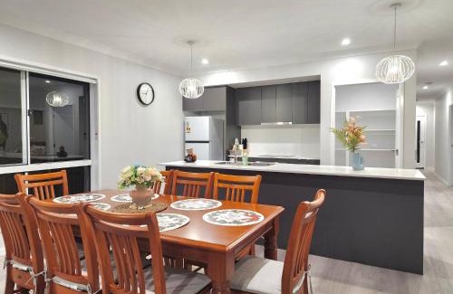 Park Ridge Casa | The Fresh Nest - Brand-New Home for Work & Rest