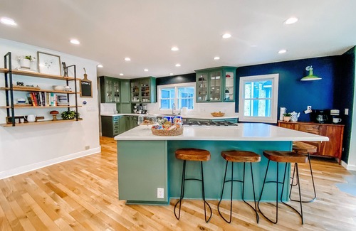 Mars Hill Casa | The fun house: fire pit, hot tub, fishing, pond, pizza oven & outdoor movie gear