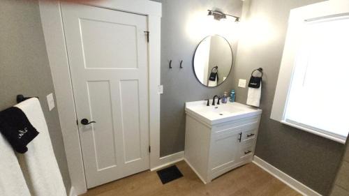 Weinland Park Casa | The Funky Fun Haus - Pickleball, Hot Tub, Arcade