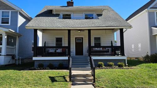 Weinland Park Casa | The Funky Fun Haus - Pickleball, Hot Tub, Arcade