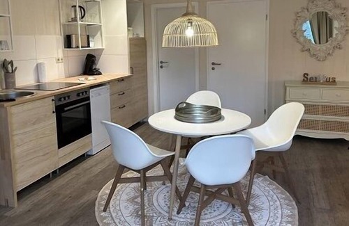 Hamburg-Barmbek Apartamento | The furnished 2-room-apartment is approx. 40 m2 big and is located on the 1st floor of our apartment house Saseler Chaussee.