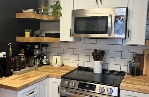 Southern Pines Cabaña | The Gallery - 2 bd Boutique Southern Pines Cottage