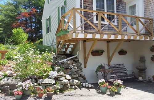 Damariscotta Apartamento | The Gallery Apartment en Damariscott pintoresco, Maine para estancias de 2 o más noches