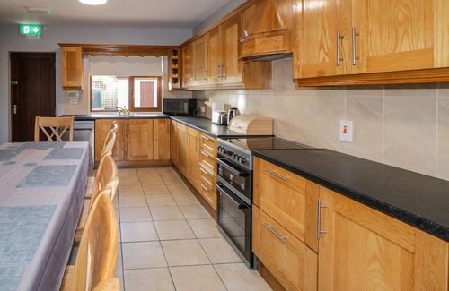 Newry Cabaña | THE GARDEN COTTAGE, family friendly, with a garden in Crossmaglen