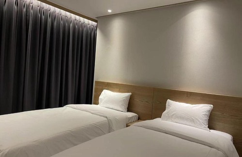 Ikseon-dong Hanok Village Hotel | The garden hotel