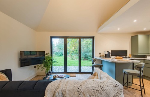 Beckley Cabaña | The Garden Room - a holiday let that sleeps 2 guests in 1 bedroom