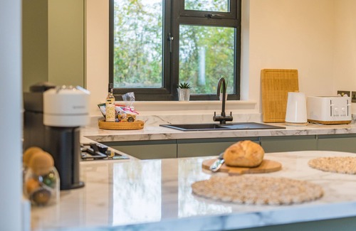 Beckley Cabaña | The Garden Room - a holiday let that sleeps 2 guests in 1 bedroom