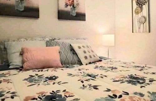 Historic Kenwood Casa | The Garden Suite: Tranquil and Pet-Friendly