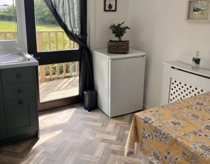Clyst St Mary Apartamento | The Garret Studio Apartment,Balcony views & Parking
