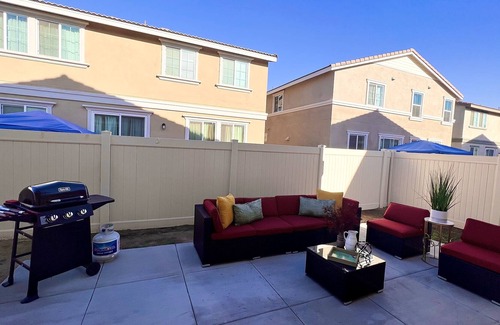 Moreno Valley Casa | The Gated Luxe Valley Home