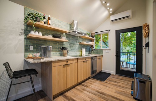 Olde Town Casa | The Gateway Barn - Cozy King Suite & Walk to Main Street