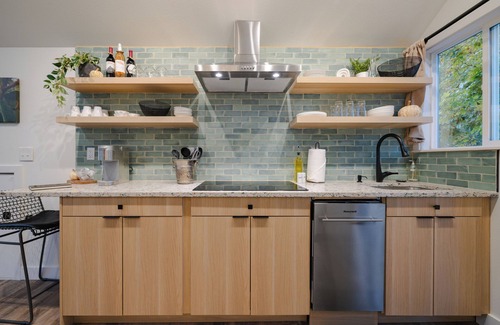 Olde Town Casa | The Gateway Barn - Cozy King Suite & Walk to Main Street