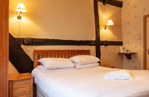 Kingsclere Hotel | The George & Horn near Newbury