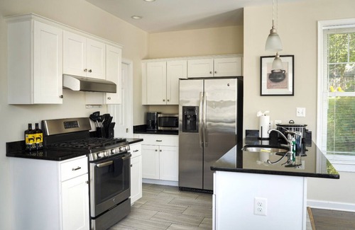 Nauck Casa | The Glebe House: Host 25, Arcade, Hot Tub, Speakeasy, Family & Friends Getaway