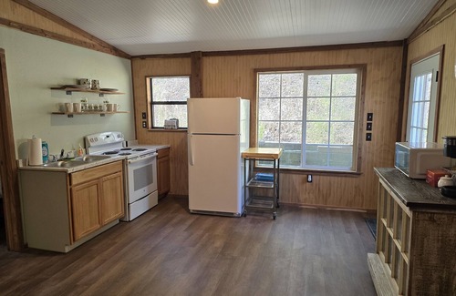 Board Camp Cabina | The Golden Eagle Cabin