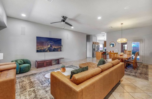 Lake Havasu City Casa | The Golden Hour Getaway | Pool | LakeViews | Games