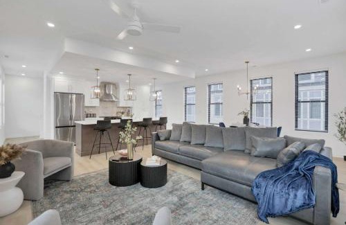 Downtown Columbus Casa | The Golden Hour - Luxury and Rooftop Hot Tub