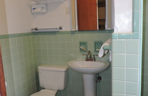 New Paris Hotel | The Golden Inn