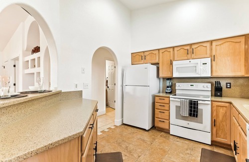 Sunridge Estates Casa | The Golden Oasis : Pool & Game Room 4BDRM 3BATH 12BED