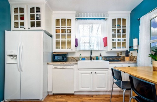 Grass Valley Casa | The Golden Parlor- Historic Victorian, Hot Tub