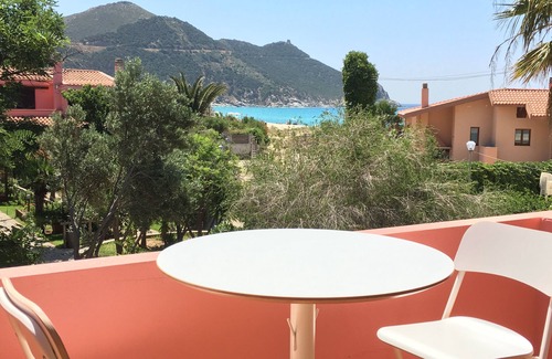 Solanas Villa | La buena vida Casa, playa, relax