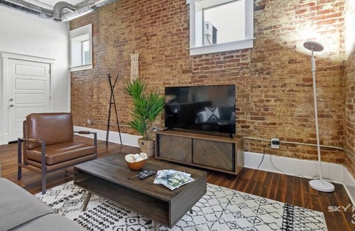 Siloam Springs Apartamento | The Good Vibes Suite is perfect for that weekend getaway or an extended stay!