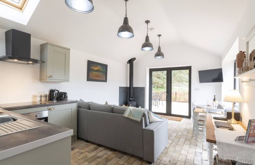 Haddiscoe Casa | The Grain Store - Detached barn conversion set in 8 acres of Norfolk countryside