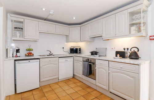 Bedford Casa | THE GRANARY, family friendly, with a garden in Roxhill Manor Farm