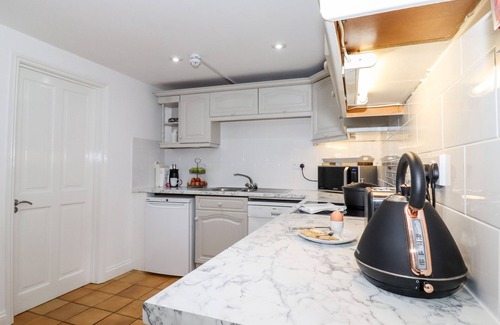 Bedford Casa | THE GRANARY, family friendly, with a garden in Roxhill Manor Farm