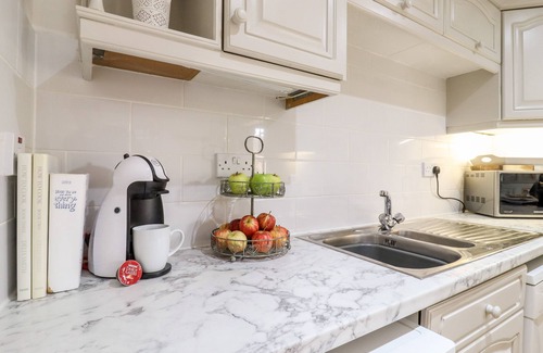 Bedford Casa | THE GRANARY, family friendly, with a garden in Roxhill Manor Farm